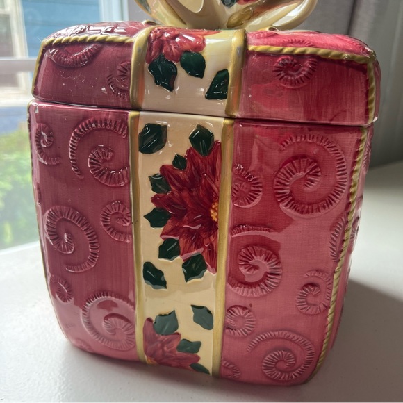 World Bazaars Christmas Gift / Present With Bow, Large Ceramic Cookie Jar - Picture 2 of 13
